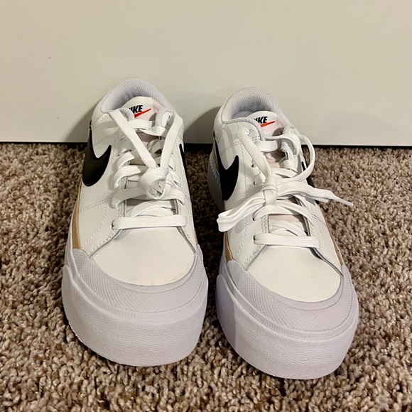 NWT NIKE Womens Court Legacy Lift Sneaker 8.5 - Picture 3 of 8